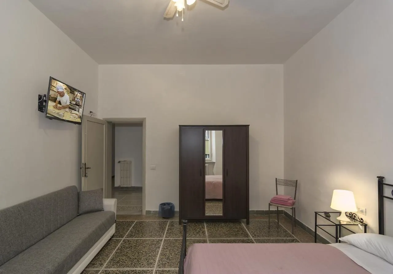 Bed & Breakfast Hostel B&B Pisa Italy